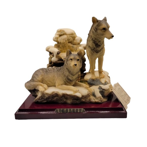 Ruby's Collection Wolves Figurine - Picture 2 of 9